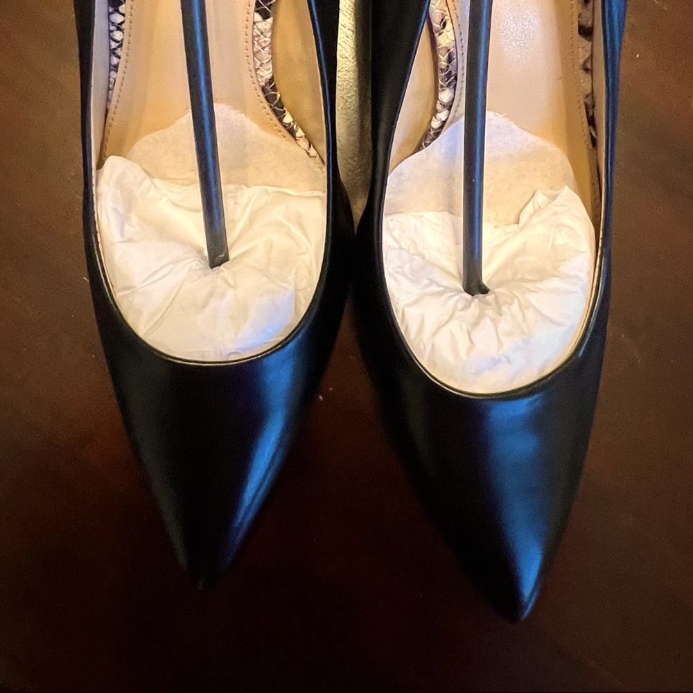 Never Worn or tried on Vince Camuto Black Pumps!